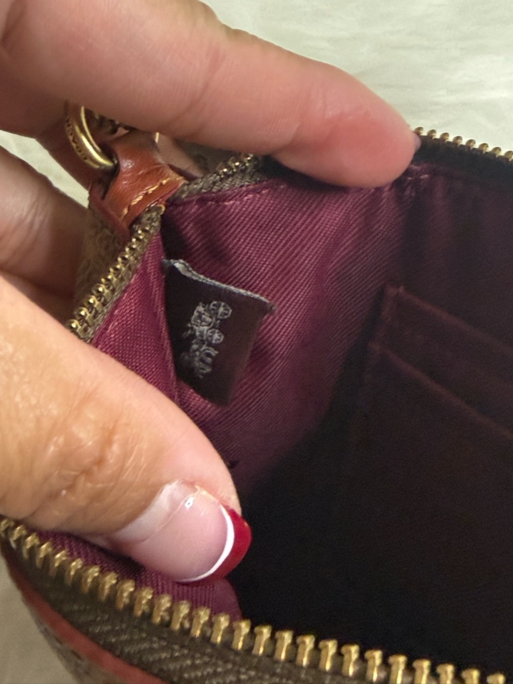 ❌❌SOLD ❌❌EUC Coach Signature Canvas Wristlet with Holiday Rexy Patch - Picture 6 of 7